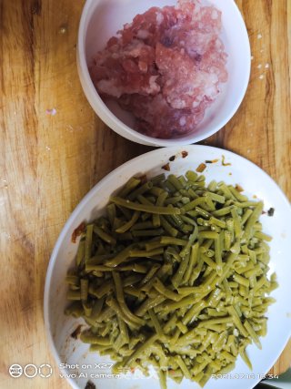 肉末炒酸豆角的做法步骤：1