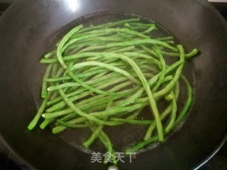 #凉拌菜# 凉拌豇豆的做法步骤：2
