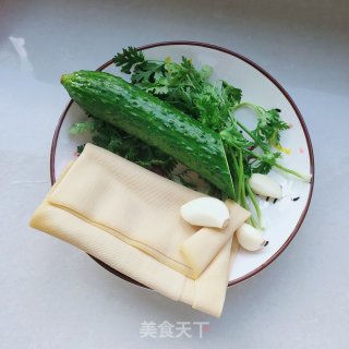 豆皮拌黄瓜丝的做法步骤：1