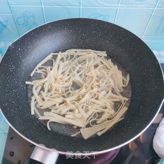 豆皮拌黄瓜丝的做法步骤：3