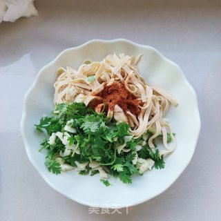豆皮拌黄瓜丝的做法步骤：5