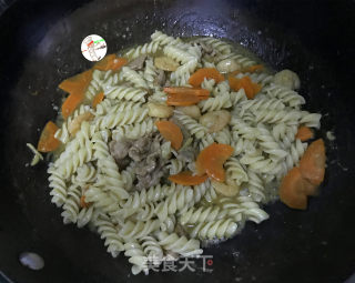 咖喱牛肉虾仁意大利面的做法步骤：13