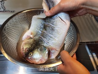 香烤鲈鱼的做法步骤：14