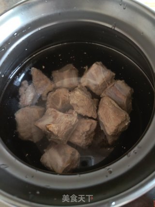 绿豆冬瓜排骨汤的做法步骤：2