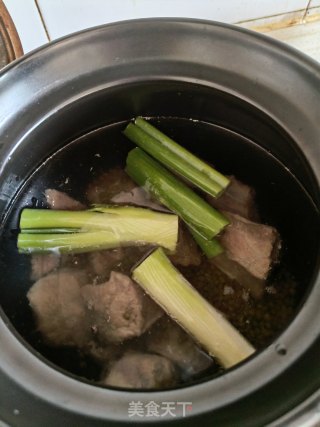 绿豆冬瓜排骨汤的做法步骤：4