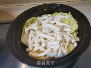 虾仁海鲜菇菜煲的做法步骤：3