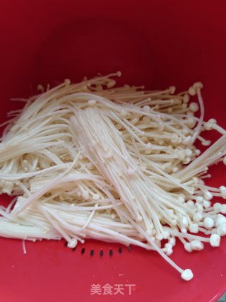 凉拌金针菇的做法步骤：1
