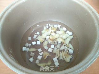 百合茯苓粥的做法步骤：3