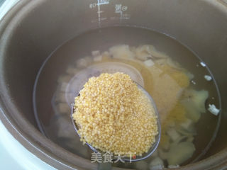 百合茯苓粥的做法步骤：4