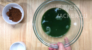 清凉双色冰粉粉，红糖的甜蜜、抹茶的清新，解暑又美味香甜。的做法步骤：6