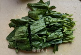 菠菜拌花生米的做法步骤：2