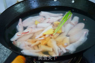 鸡爪虾煲的做法步骤：3
