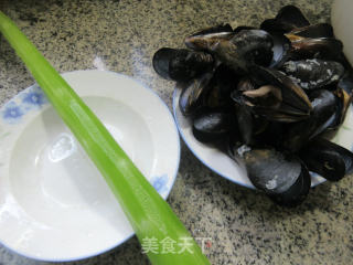 淡菜拌莴笋的做法步骤：1