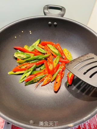 尖椒土豆条的做法步骤：2