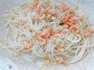 绿豆芽炒金钩海米的做法步骤：4