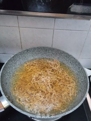 五花肉焖笋丝的做法步骤：2