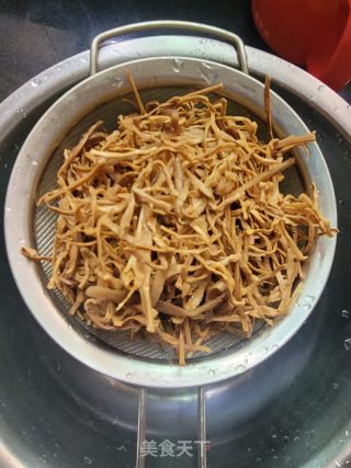 五花肉焖笋丝的做法步骤：3