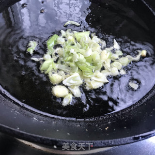 菜椒炒茭白的做法步骤：5