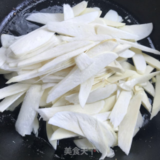 菜椒炒茭白的做法步骤：6