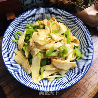 菜椒炒茭白的做法步骤：10