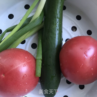 茄汁虾仁凉面的做法步骤：2