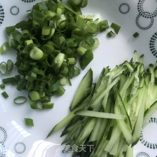 茄汁虾仁凉面的做法步骤：5