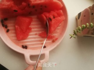 榨西瓜汁的做法步骤：3