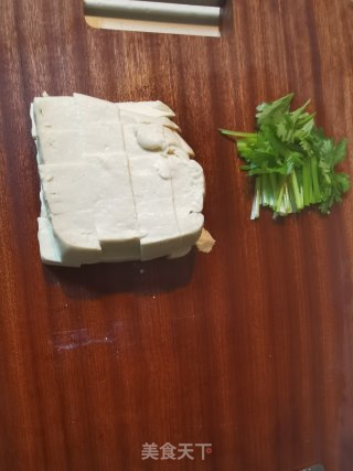 鲫鱼豆腐煲的做法步骤：2