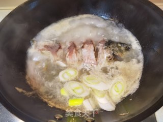 鲫鱼豆腐煲的做法步骤：6