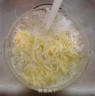 土豆丝饼的做法步骤：3