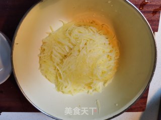土豆丝饼的做法步骤：5