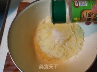 土豆丝饼的做法步骤：7