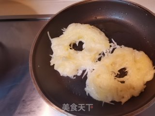 土豆丝饼的做法步骤：10