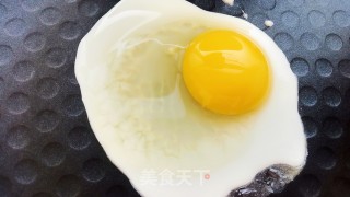 鸡蛋火腿三明治的做法步骤：1
