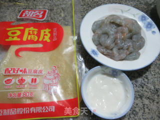 虾仁豆腐皮卷的做法步骤：1