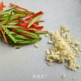 粉丝拌水萝卜的做法步骤：8