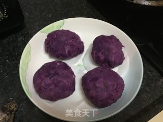 拉丝紫薯饼的做法步骤：1