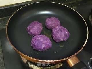 拉丝紫薯饼的做法步骤：2