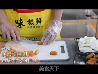 香肠炒年糕的做法步骤：1