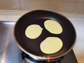 奶香玉米饼的做法步骤：12