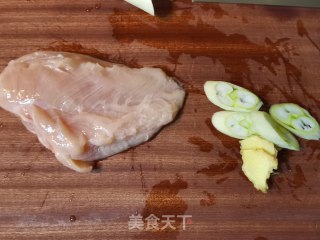 凉拌麻辣鸡丝的做法步骤：1