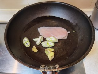 凉拌麻辣鸡丝的做法步骤：2
