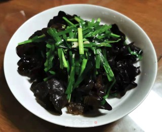 韭菜炒黑木耳的做法步骤：8