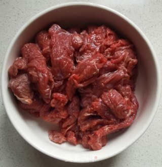 小炒牛肉的做法步骤：1