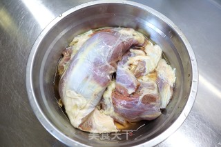 解馋过瘾的肉夹馍的做法步骤：1