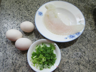 巴沙鱼柳炒鸡蛋的做法步骤：1