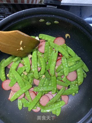 蒜香红肠荷兰豆的做法步骤：8