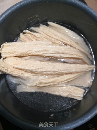 凉拌腐竹拍黄瓜的做法步骤：3