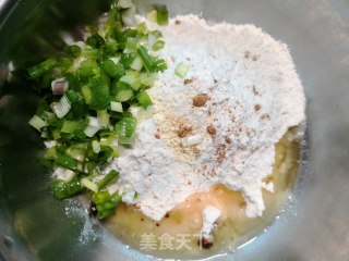鸡蛋饼的做法步骤：2