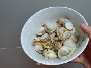 爆炒扇贝的做法步骤：1
